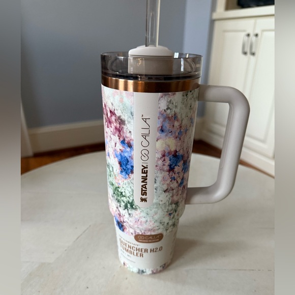 Stanley X CALIA Olive Eden 30 oz. Quencher Flow State Tumbler NWT 🌸🌺🌼🪻🌷 - Picture 2 of 4